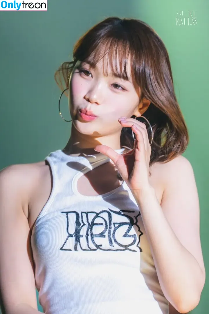 Kim Chaewon nude photo #0280 (_chaechae_1 / 김채원 Le Sserafim)