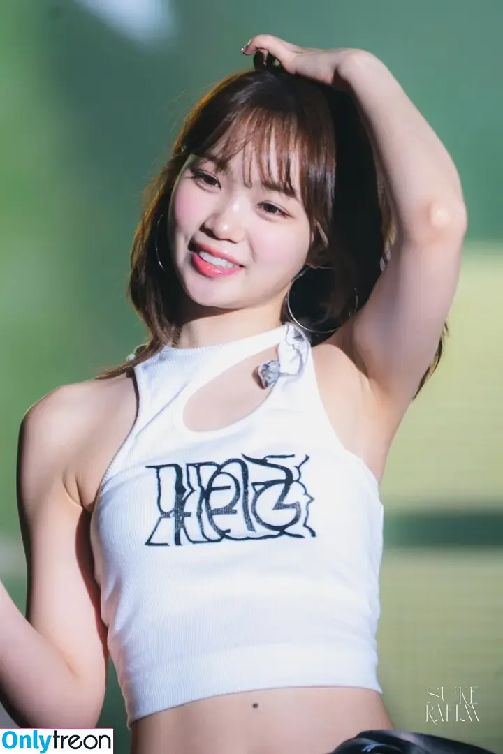 Kim Chaewon nude photo #0282 (_chaechae_1 / 김채원 Le Sserafim)