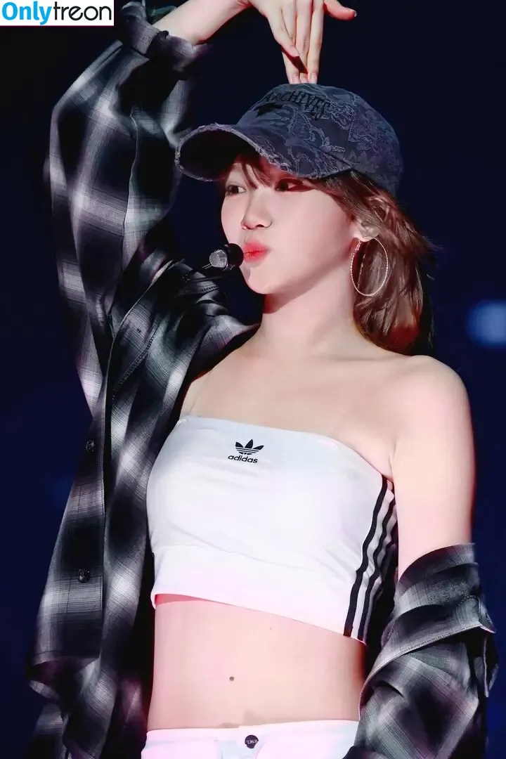 Kim Chaewon nude photo #0307 (_chaechae_1 / 김채원 Le Sserafim)