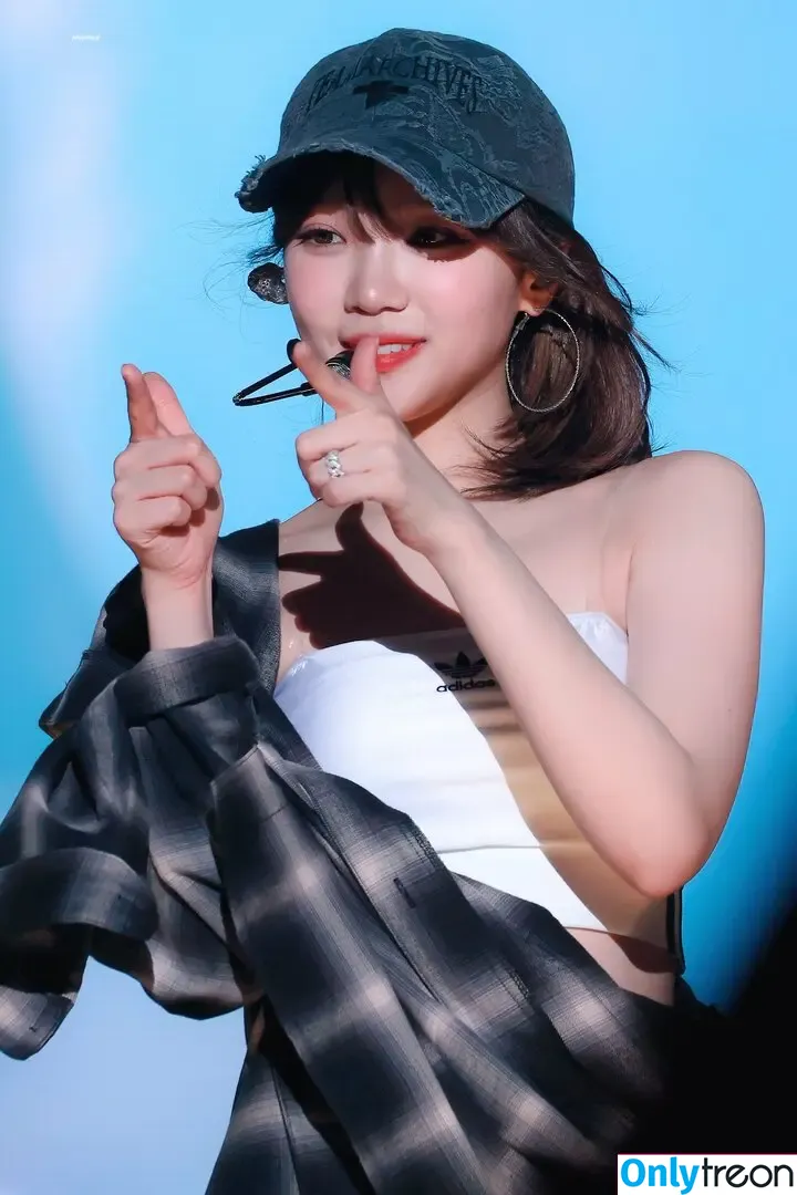 Kim Chaewon nude photo #0308 (_chaechae_1 / 김채원 Le Sserafim)