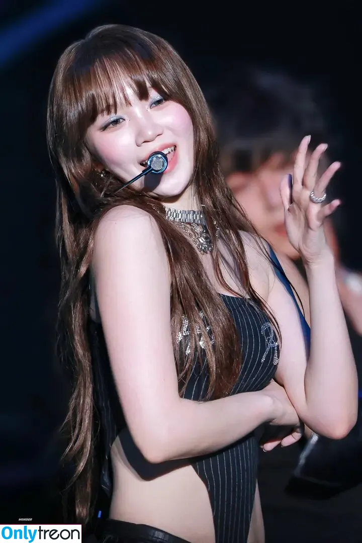 Kim Chaewon nude photo #0338 (_chaechae_1 / 김채원 Le Sserafim)