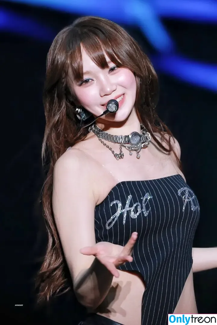 Kim Chaewon nude photo #0339 (_chaechae_1 / 김채원 Le Sserafim)