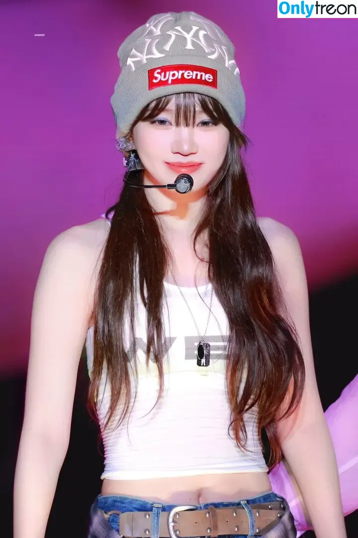 Kim Chaewon nude photo #0345 (_chaechae_1 / 김채원 Le Sserafim)