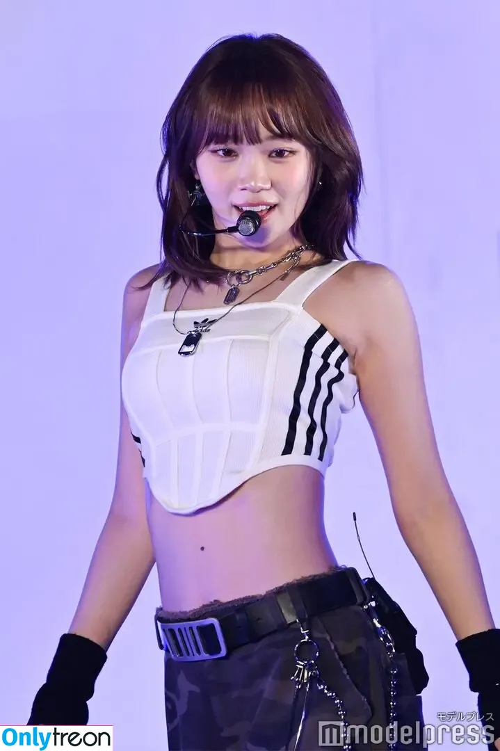 Kim Chaewon nude photo #0367 (_chaechae_1 / 김채원 Le Sserafim)