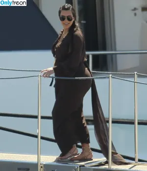 Kim Kardashian / KimKardashian / kim_kardashian nude photo #2990