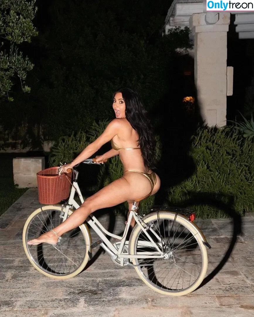 Kim Kardashian nude photo #2883 (KimKardashian / kim_kardashian)
