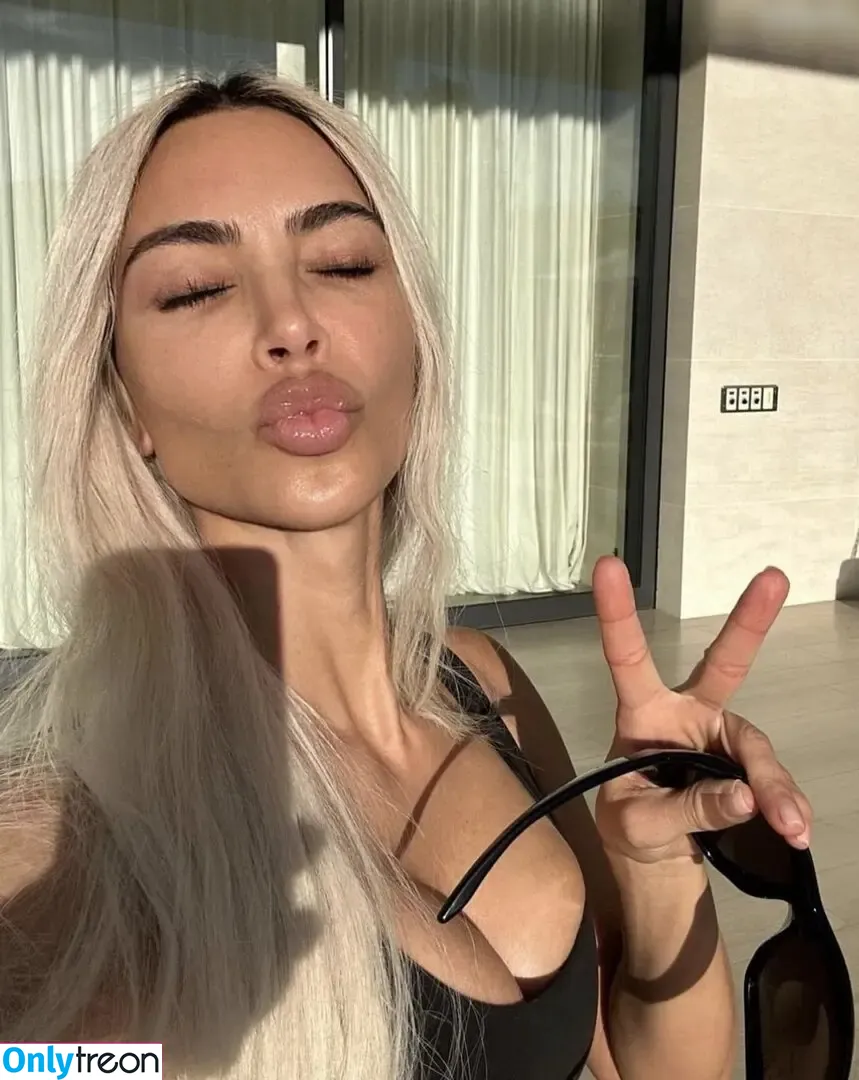 Kim Kardashian nude photo #2922 (KimKardashian / kim_kardashian)
