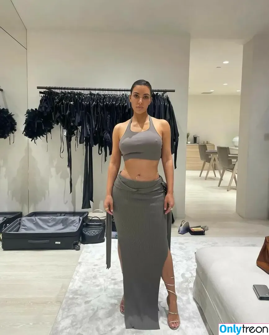 Kim Kardashian nude photo #2950 (KimKardashian / kim_kardashian)