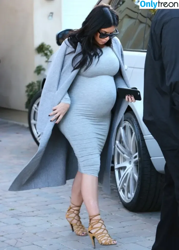 Kim Kardashian nude photo #2986 (KimKardashian / kim_kardashian)