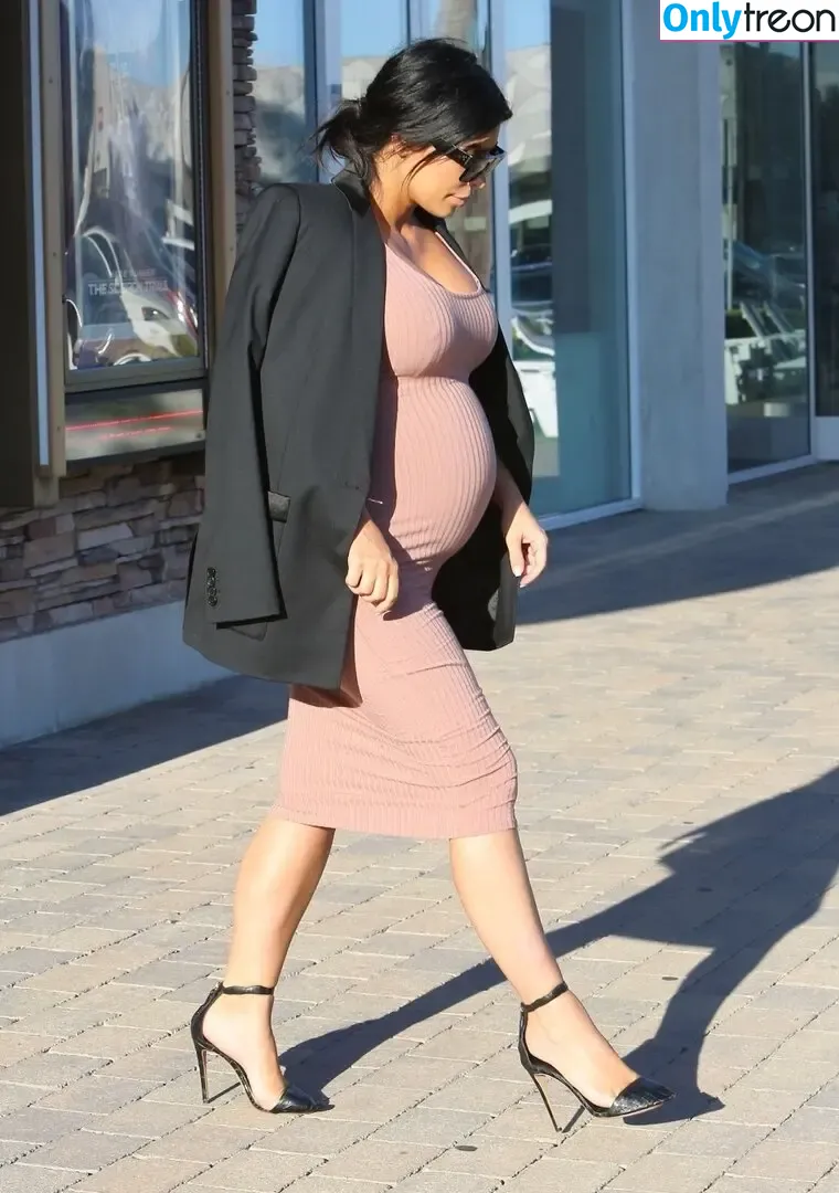 Kim Kardashian nude photo #2988 (KimKardashian / kim_kardashian)
