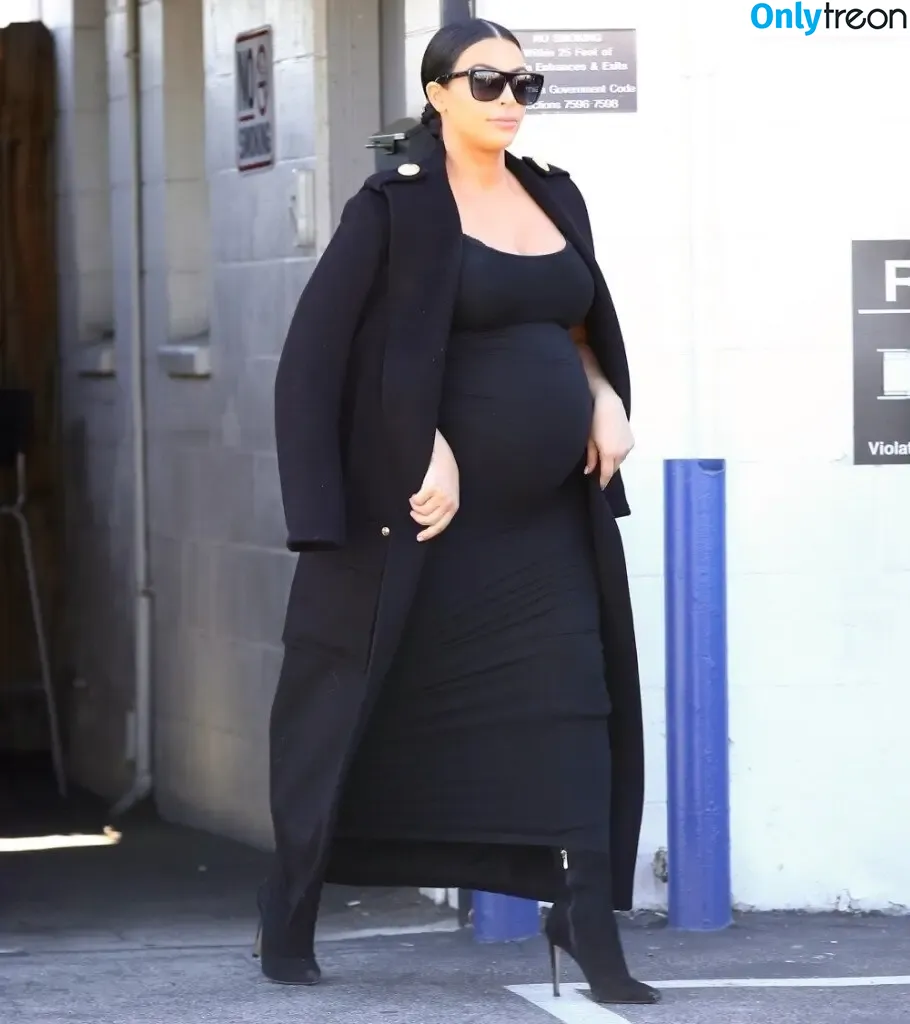 Kim Kardashian nude photo #2992 (KimKardashian / kim_kardashian)