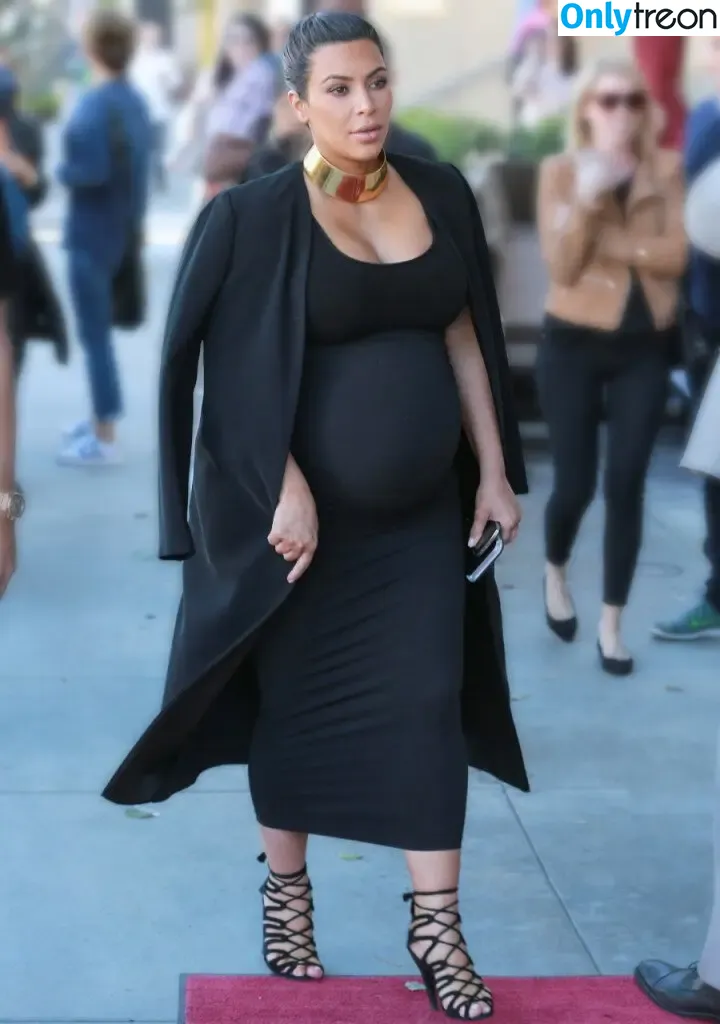 Kim Kardashian nude photo #2994 (KimKardashian / kim_kardashian)