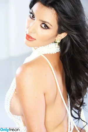 Kim Kardashian / KimKardashian / kim_kardashian nude photo #3205