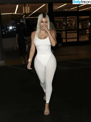 Kim Kardashian / KimKardashian / kim_kardashian nude photo #3297