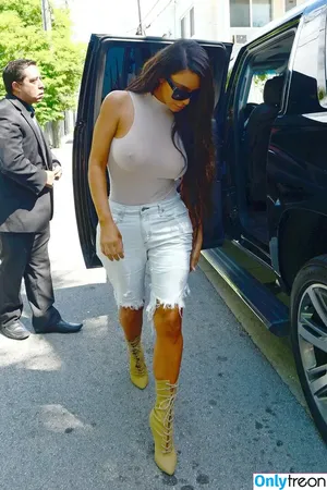 Kim Kardashian / KimKardashian / kim_kardashian nude photo #3382