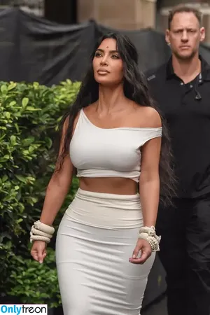 Kim Kardashian / KimKardashian / kim_kardashian nude photo #3909