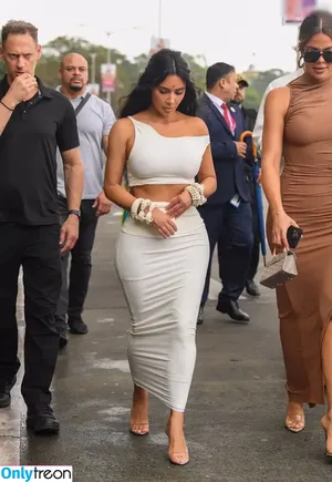 Kim Kardashian / KimKardashian / kim_kardashian nude photo #3915