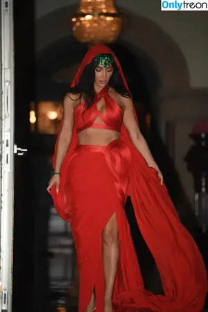 Kim Kardashian / KimKardashian / kim_kardashian nude photo #3920