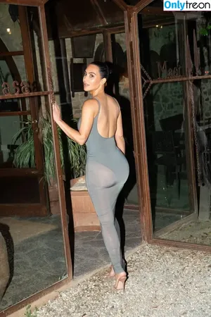 Kim Kardashian / KimKardashian / kim_kardashian nude photo #3933