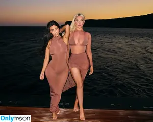 Kim Kardashian / KimKardashian / kim_kardashian nude photo #3989