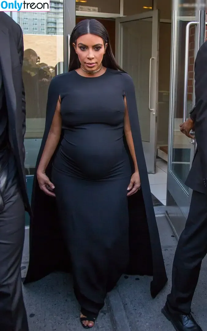 Kim Kardashian nude photo #3001 (KimKardashian / kim_kardashian)