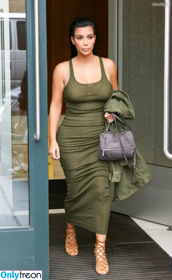 Kim Kardashian nude photo #3046 (KimKardashian / kim_kardashian)