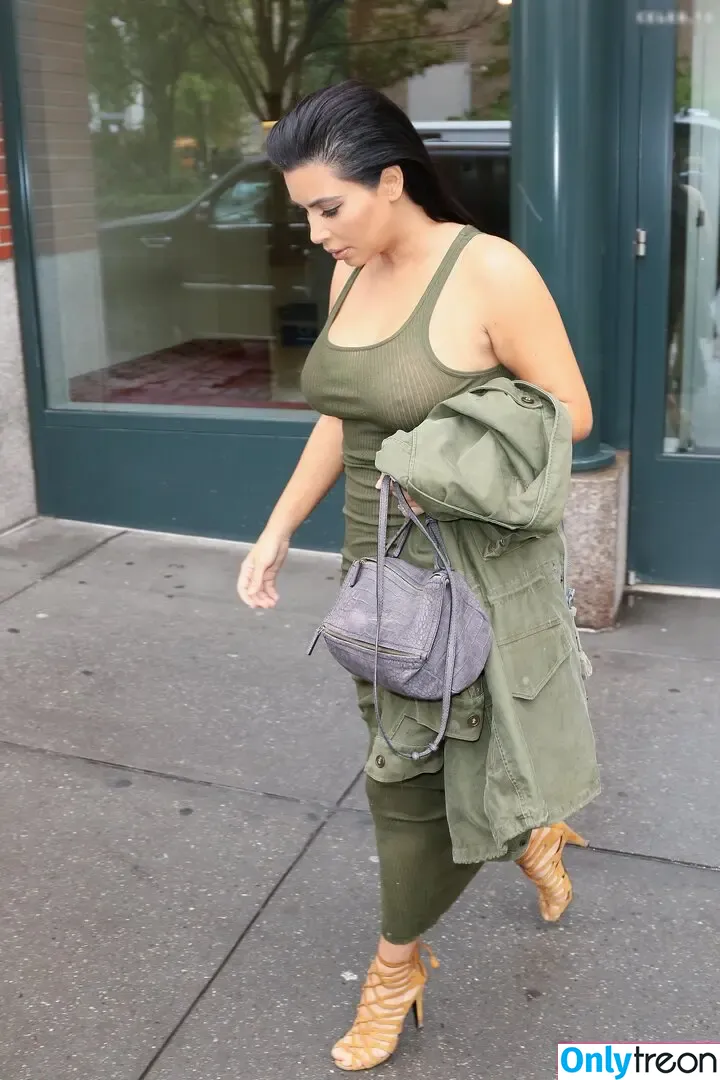 Kim Kardashian nude photo #3047 (KimKardashian / kim_kardashian)