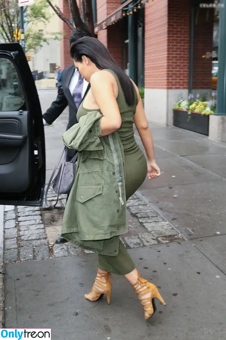 Kim Kardashian nude photo #3051 (KimKardashian / kim_kardashian)
