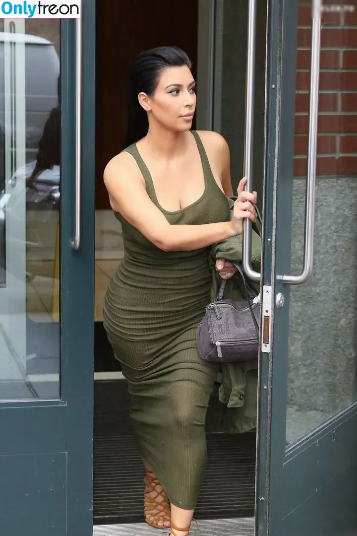 Kim Kardashian nude photo #3070 (KimKardashian / kim_kardashian)