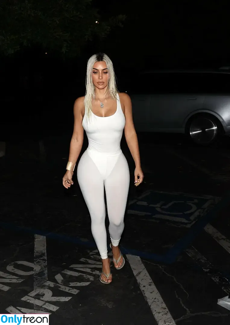 Kim Kardashian nude photo #3302 (KimKardashian / kim_kardashian)