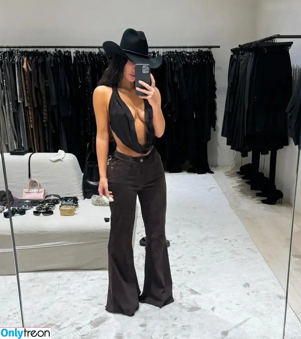 Kim Kardashian nude photo #3517 (KimKardashian / kim_kardashian)