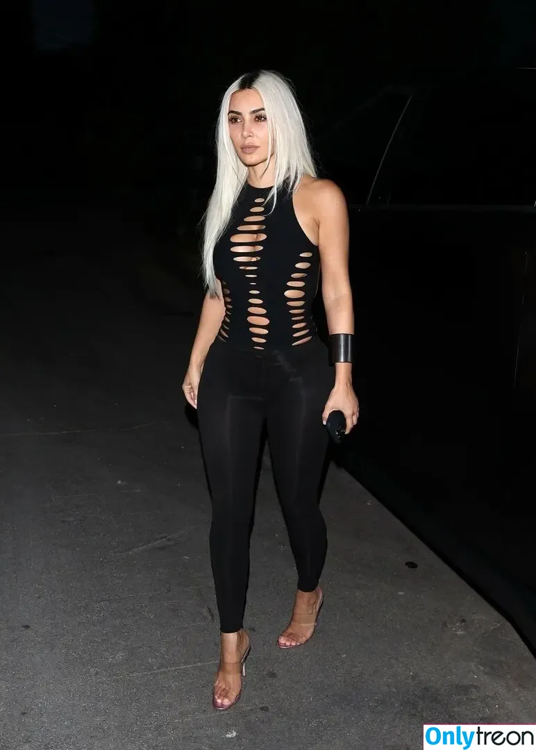 Kim Kardashian nude photo #3545 (KimKardashian / kim_kardashian)