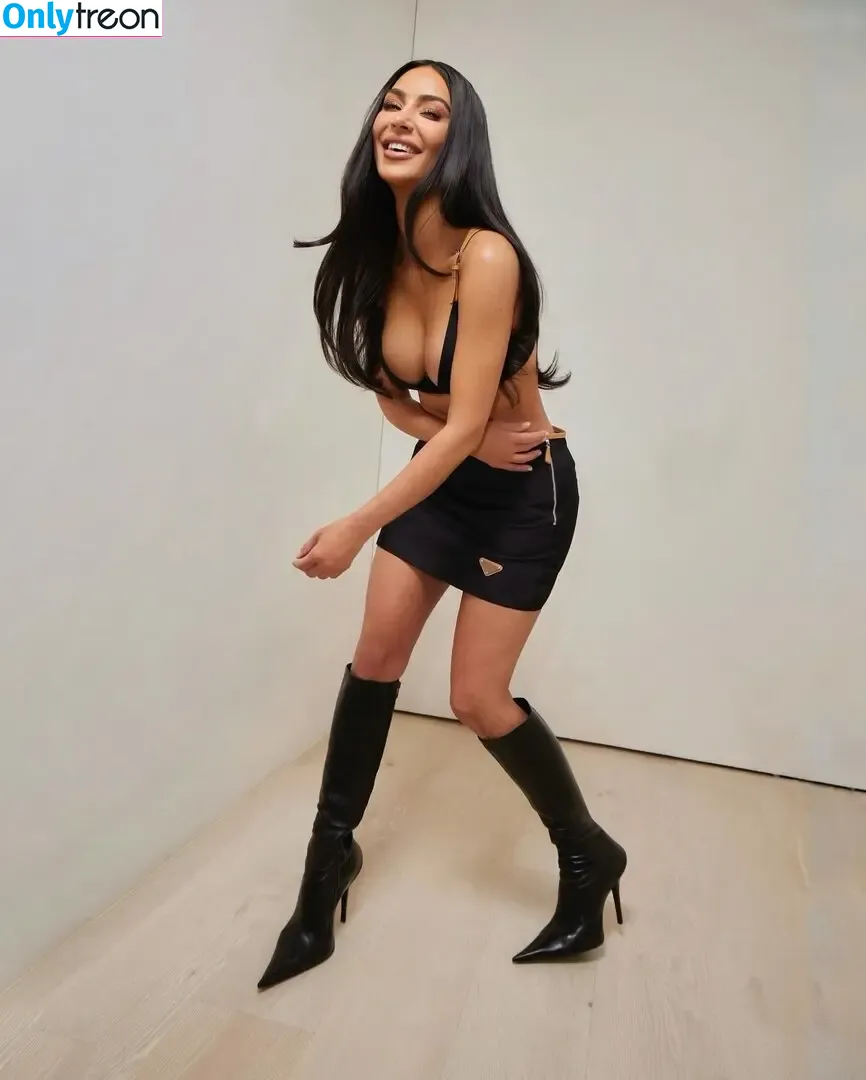 Kim Kardashian nude photo #3547 (KimKardashian / kim_kardashian)