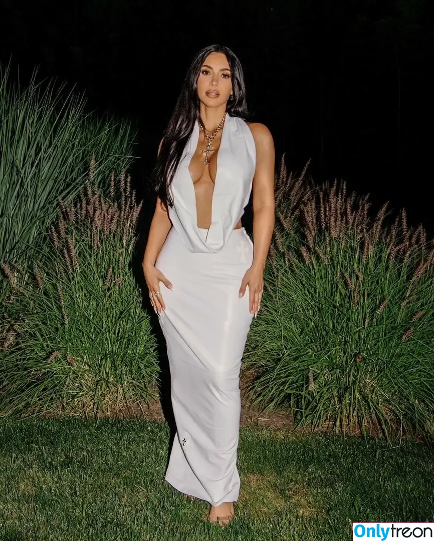 Kim Kardashian nude photo #3766 (KimKardashian / kim_kardashian)