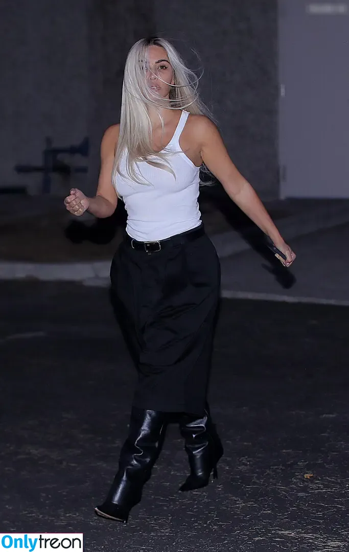 Kim Kardashian nude photo #3794 (KimKardashian / kim_kardashian)