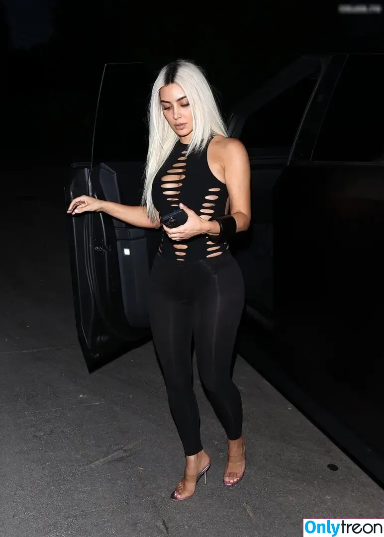 Kim Kardashian nude photo #3819 (KimKardashian / kim_kardashian)