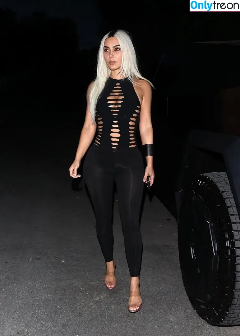 Kim Kardashian nude photo #3822 (KimKardashian / kim_kardashian)