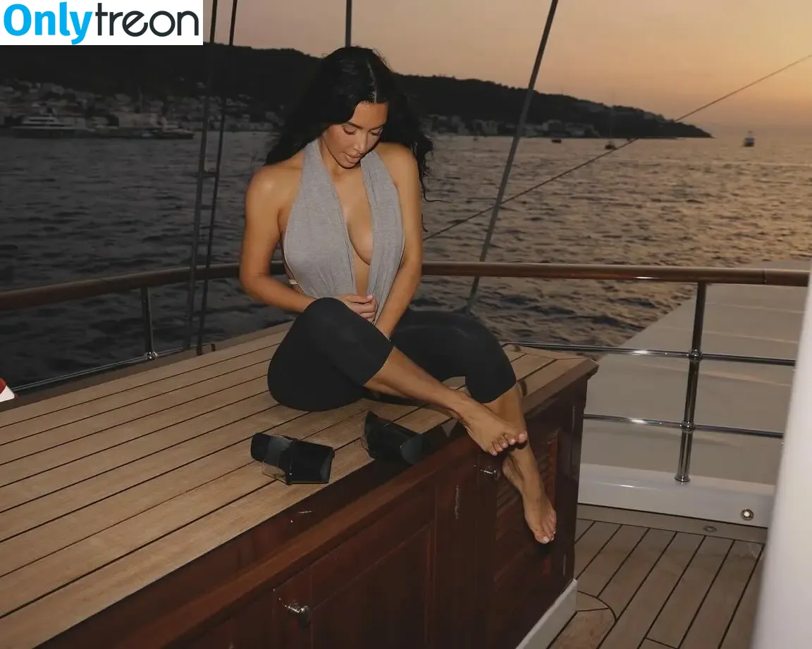 Kim Kardashian nude photo #3852 (KimKardashian / kim_kardashian)