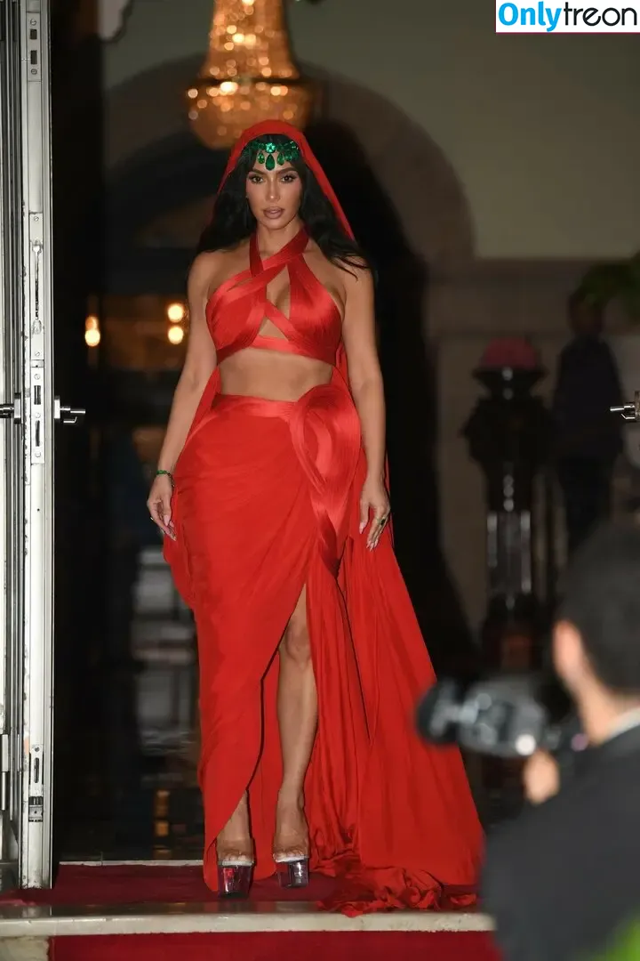 Kim Kardashian nude photo #3868 (KimKardashian / kim_kardashian)