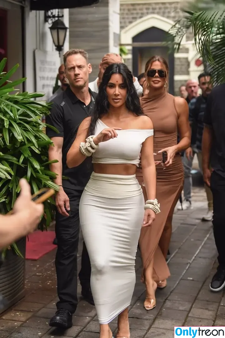 Kim Kardashian nude photo #3912 (KimKardashian / kim_kardashian)