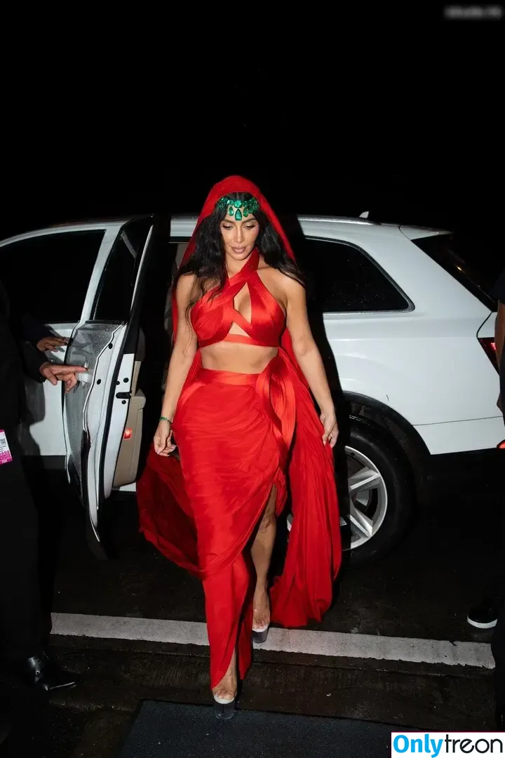 Kim Kardashian nude photo #3916 (KimKardashian / kim_kardashian)