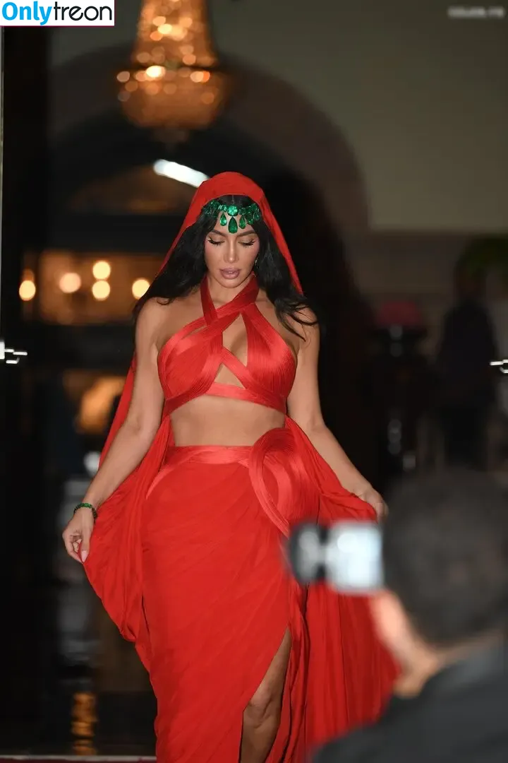 Kim Kardashian nude photo #3918 (KimKardashian / kim_kardashian)