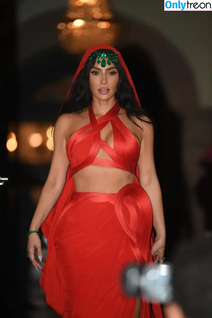 Kim Kardashian nude photo #3919 (KimKardashian / kim_kardashian)