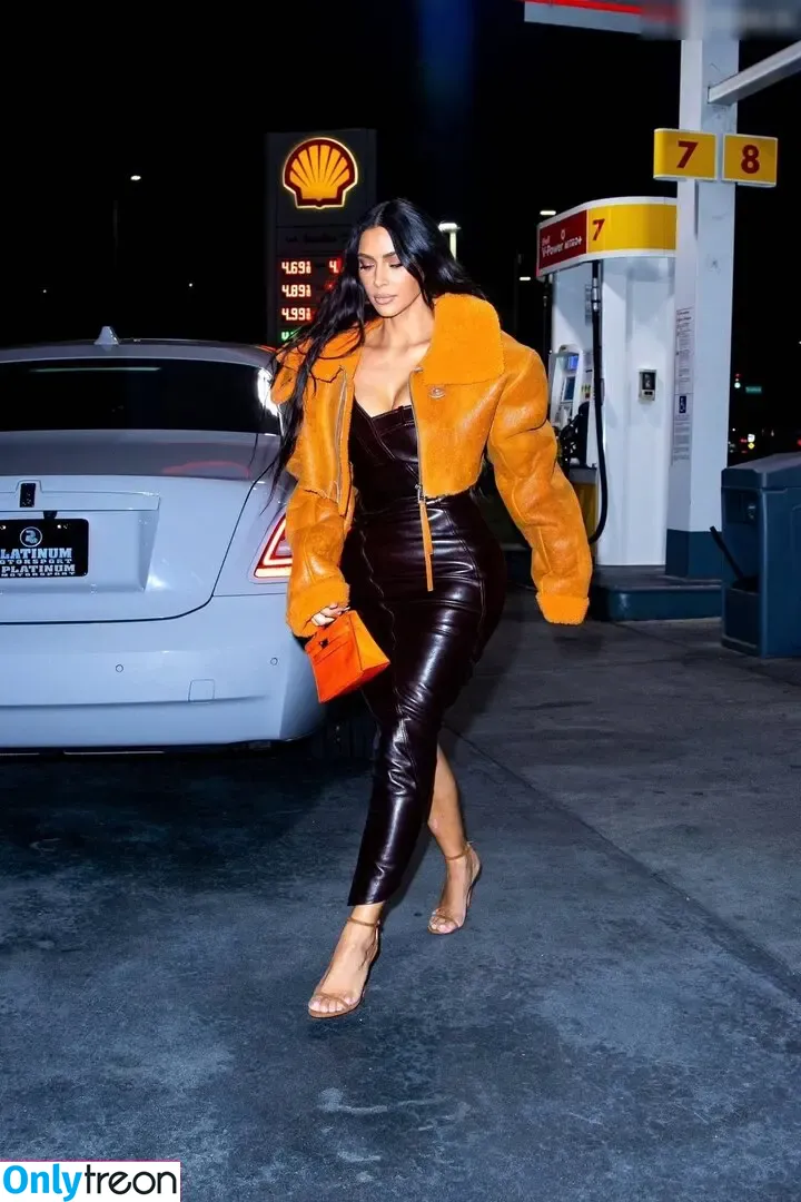 Kim Kardashian nude photo #3949 (KimKardashian / kim_kardashian)