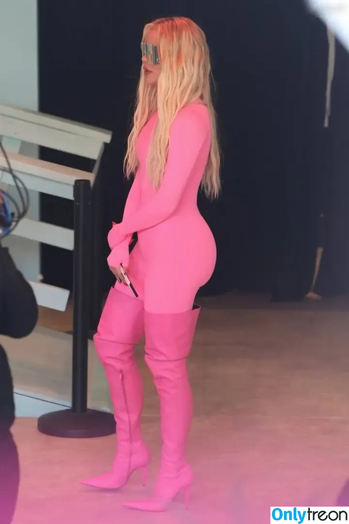 Kim Kardashian nude photo #3961 (KimKardashian / kim_kardashian)