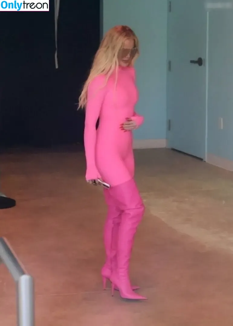 Kim Kardashian nude photo #3963 (KimKardashian / kim_kardashian)