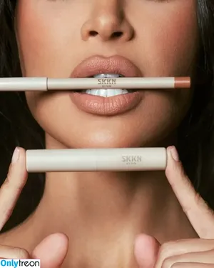 Kim Kardashian / KimKardashian / kim_kardashian nude photo #4040