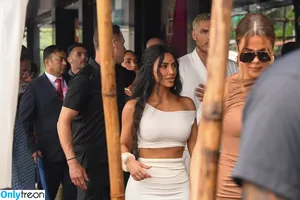 Kim Kardashian / KimKardashian / kim_kardashian nude photo #4070