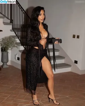 Kim Kardashian / KimKardashian / kim_kardashian nude photo #4077