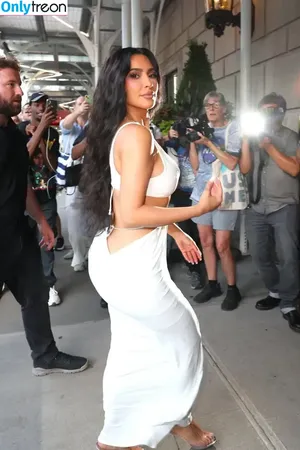 Kim Kardashian / KimKardashian / kim_kardashian nude photo #4149